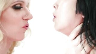 Big dicked TS Olivia Would causes massive stretching to my perfect pussy and mouth