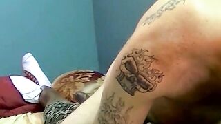 Tattooed amateur barebacks fat mature black before cumming