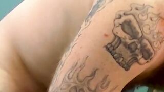 Tattooed amateur barebacks fat mature black before cumming