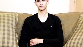 Twink is impossible to stop from jerking off after interview
