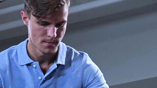 Beautiful man Alex Chandler deepthroats big throbbing cock