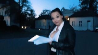 Sex date with Bombshell natural breasts housewife