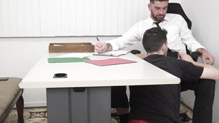 StepsonXXX.com - Stepchild Ryland Kingsman crawls under Chris Damned table and stroke