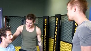 Jock shows his cock sucking abilities before anal threesome