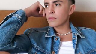 LatinoJuice.com - Dazzling stud Angel Crush eagerly wants to be drilled by Axxl Mart