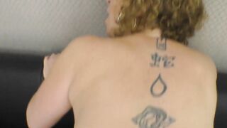 Sarah Jay brings her curly blonde hair to a fellatio session