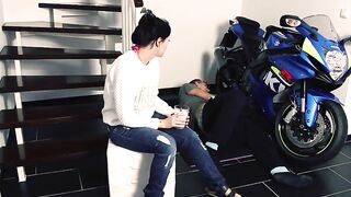 Vulgar inked bimbo fucks screwdriver