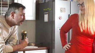 Actor seduces trainee Mariella Sun