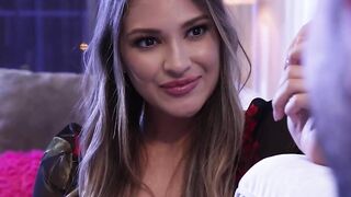 Natural Hispanic Gizelle Blanco give fan a homemade dance before taking a hard fucking