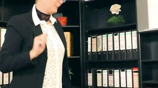 Old debt counselor seduces Mr.Jungle