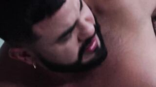 Sporty stud Armando De Armas finishes his workout with intense barebacking