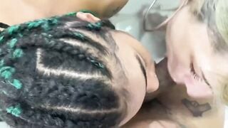 INSTAGRAM PISTOLINHA ANAO. - DUAS SAFADAS MAMANDO E BRINCANDO COM MINHA PISTOLA