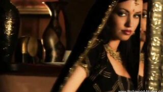 Sensuous Delights From The Exotic Orient Dancing Alone