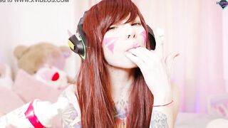 D.va loves to lick her toes into sweet cream. Karneli Bandi