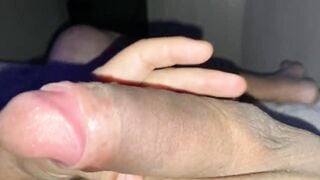 Sozinho em casa com tesão do caralho , tive que bater uma punheta
