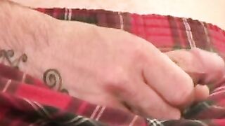 Mature American amateur cums on himself after jerking solo