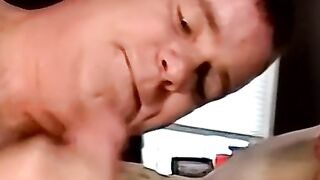 Mature homo offers ass and mouth to an American amateur