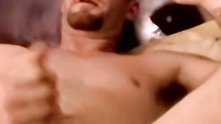 Mature homo offers ass and mouth to an American amateur