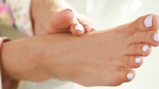21 SEXTURY - Adorable Women Geisha Kyd Gets Her Amazing Face And Foot Covered Into Cum
