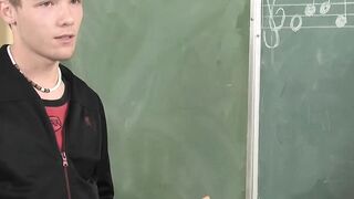 Hot tattooed teen Spencer London fucked hardcore missionary