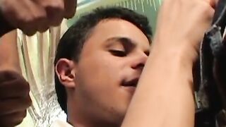 Kinky amateur twinks indulge in bareback spitroast threesome