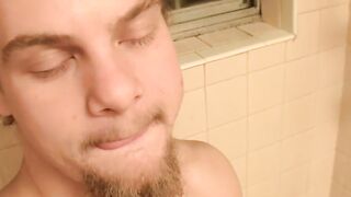 Straight hunk washes his shaved cock and wanks in the shower