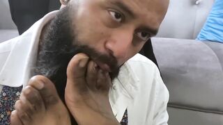Bearded black stud licks his bosses feet while masturbating
