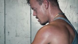 Alina Lamours sex dream with a three-way inside the elevator