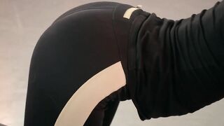 Sporty cougar seduces her personal coach