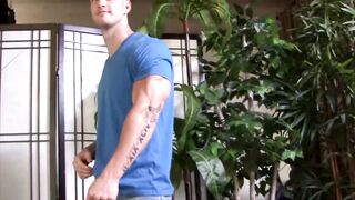 Gay cutie Quentin Gainz teases with muscles before jerk off