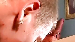 Young amateur licks fat chicks pussy and fucks her hardcore