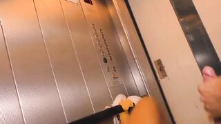 Fucking inside the elevator with chinese Melissa Deep