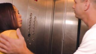 Fucking inside the elevator with chinese Melissa Deep