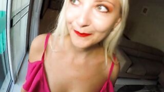 Vulgar blonde lets herself be recorded at a sex seen