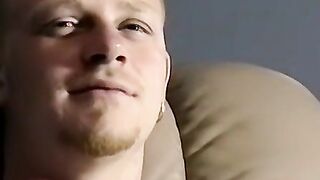 Amateur gets blowjob before giving mature gay a mouthful