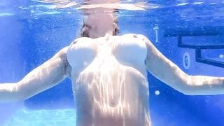 Underwater sex with slender woman Leidy de Leon