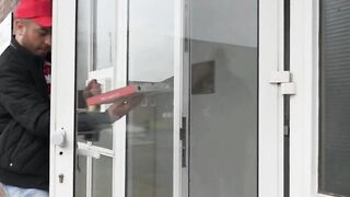 Curvy cougar skank seduces the pizza delivery man