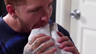 Handsome Jeremiah Cruze kissed and fucked the gorgeous feet of Heath Halo