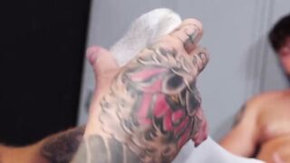 Handsome Jeremiah Cruze kissed and fucked the gorgeous feet of Heath Halo