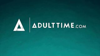 GIRLSWAY - Cutie Swimmers Laney Grey  Jessie Saint Find Better Idea Than A Rubs To Relief Stress