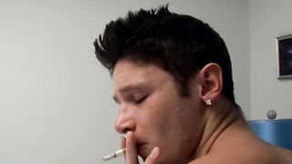 Sexy twink Damon Archer strokes his cock and fingers his hungry ass in the room fille