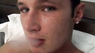 Sexy twink Damon Archer strokes his cock and fingers his hungry ass in the room fille