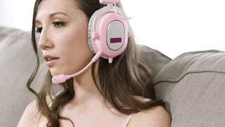 MOMMYS CUNT WITH MOUTH - Stacked mom Taylor Gunner Wants Gamer Step-Daughter Maya Woulfe To Have New Hobbies