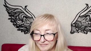 Amateur mature lady on webcam