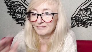 Amateur mature lady on webcam