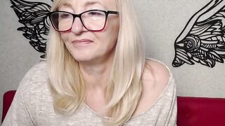 Amateur mature lady on webcam