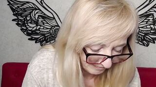 Amateur mature lady on webcam