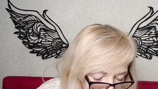 Amateur mature lady on webcam
