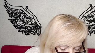 Amateur mature lady on webcam