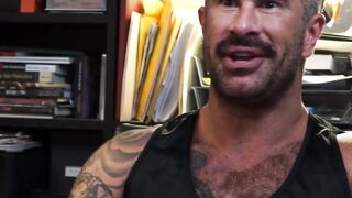 Muscular hunk rimms studs tight hole before fucking him
